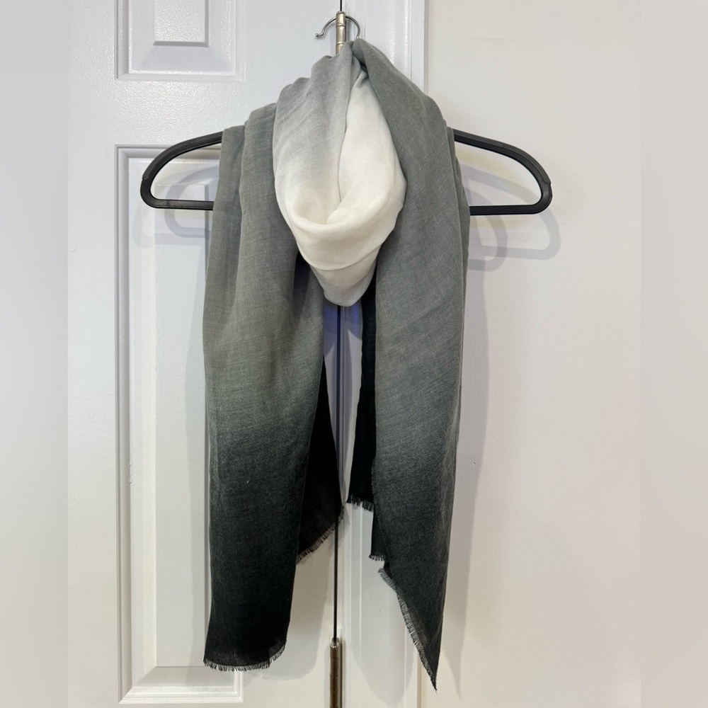 Cushnie Carly Ombré Scarf / Shawl / Coverup - Picture 6 of 11